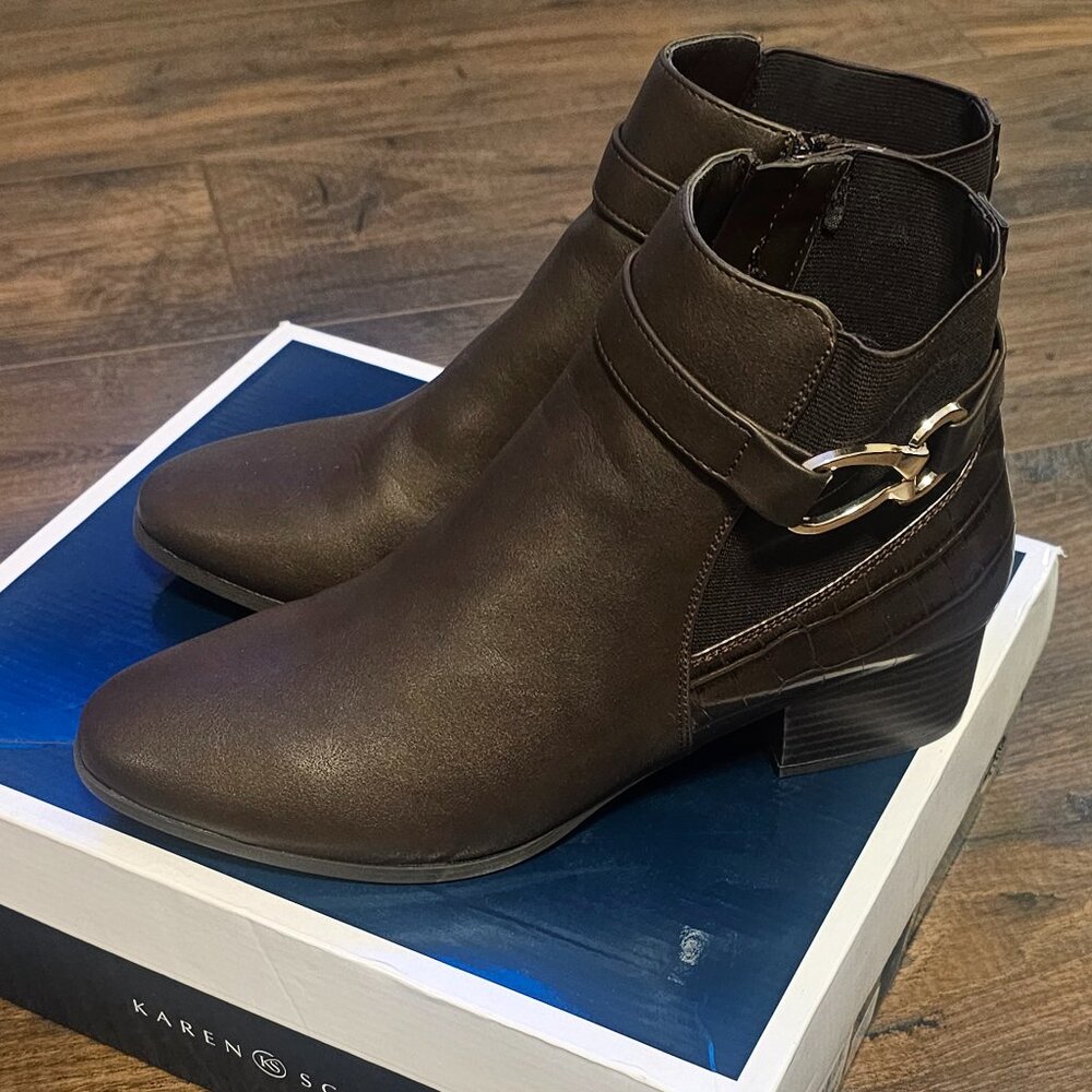 Booties by Karen Scott, size 9M, NIB, never worn